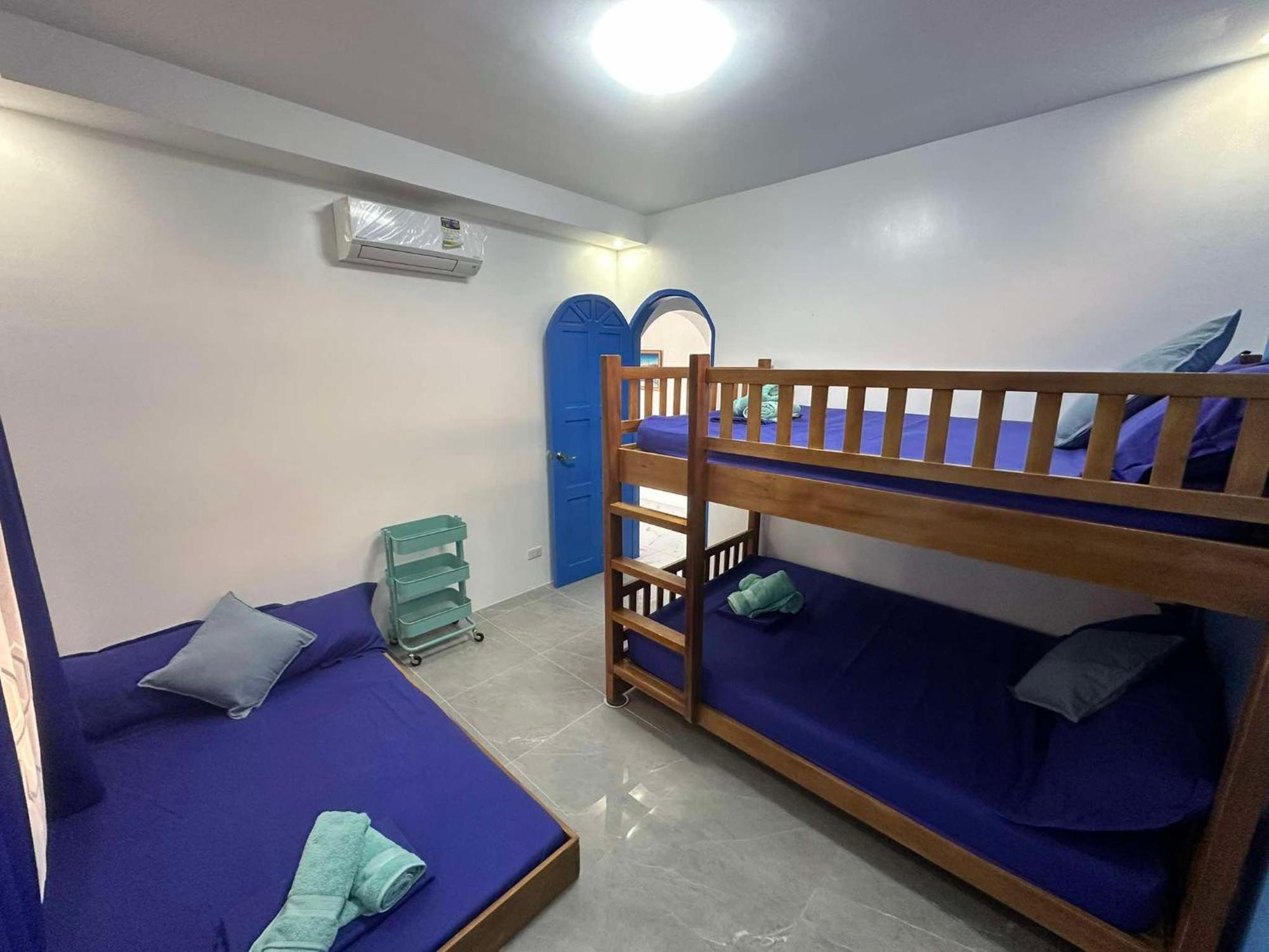 Aina Hannah Family Resort'S Greek Unit Calatagan エクステリア 写真