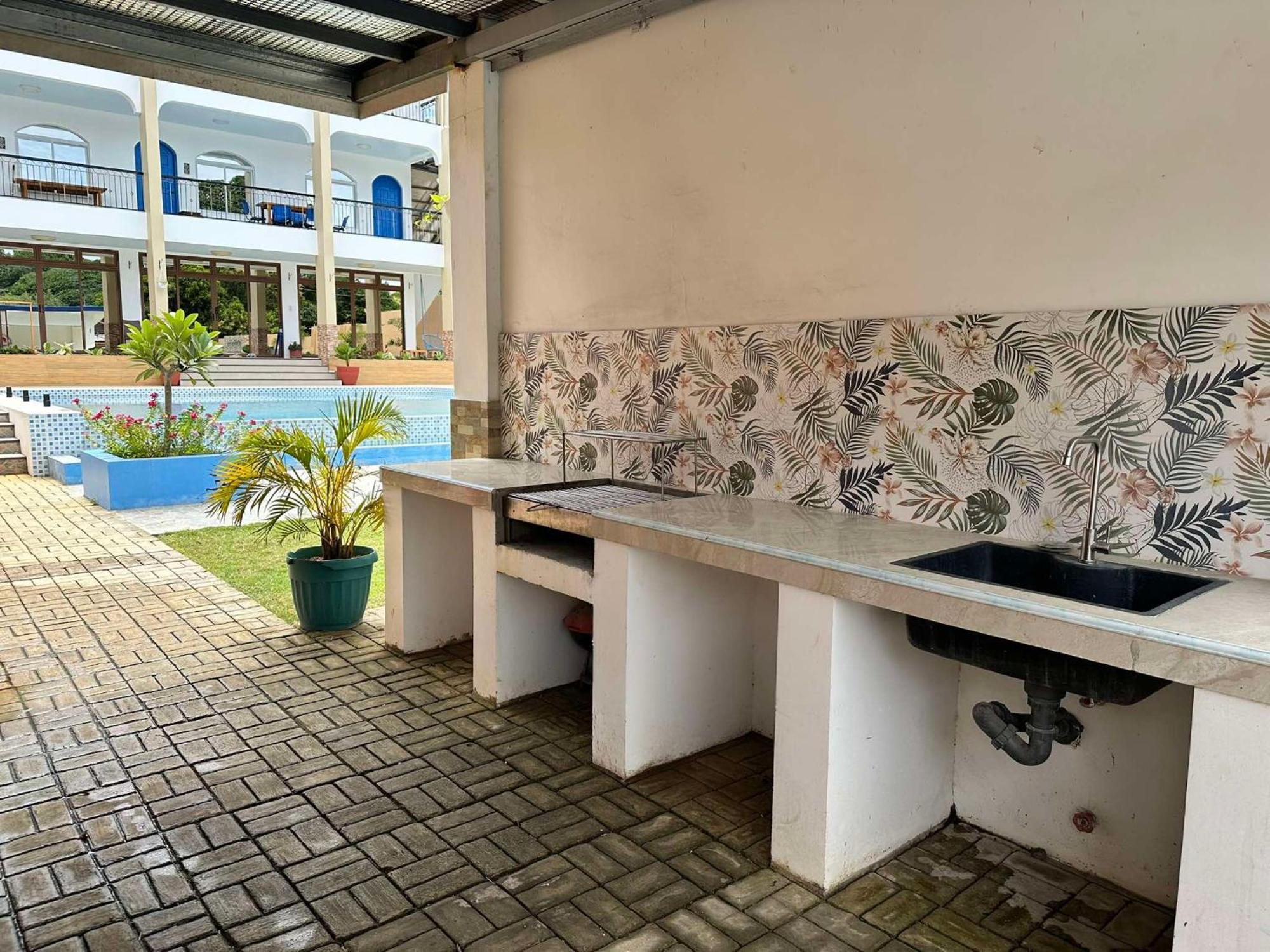 Aina Hannah Family Resort'S Greek Unit Calatagan エクステリア 写真